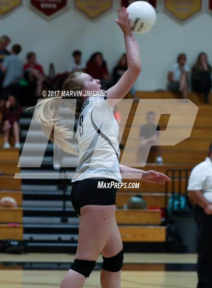 Thumbnail 2 in Oaks Christian vs Calabasas photogallery.