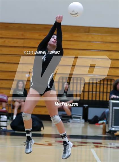 Thumbnail 2 in Oaks Christian vs Calabasas photogallery.