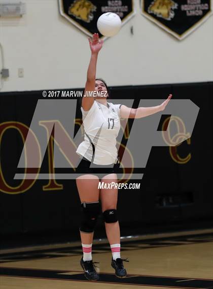 Thumbnail 2 in Oaks Christian vs Calabasas photogallery.