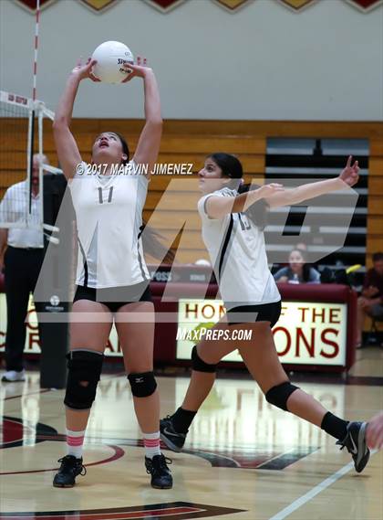 Thumbnail 3 in Oaks Christian vs Calabasas photogallery.