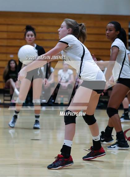 Thumbnail 2 in Oaks Christian vs Calabasas photogallery.