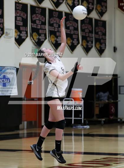 Thumbnail 3 in Oaks Christian vs Calabasas photogallery.