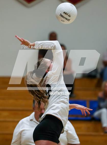 Thumbnail 2 in Oaks Christian vs Calabasas photogallery.