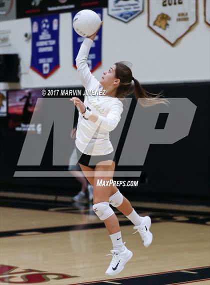 Thumbnail 2 in Oaks Christian vs Calabasas photogallery.