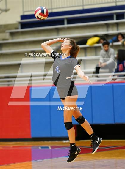 Thumbnail 2 in Midlothian vs Forney (UIL 5A Regional Quarterfinal) photogallery.