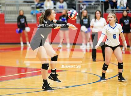 Thumbnail 2 in Midlothian vs Forney (UIL 5A Regional Quarterfinal) photogallery.
