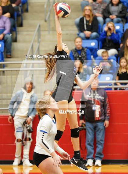 Thumbnail 1 in Midlothian vs Forney (UIL 5A Regional Quarterfinal) photogallery.