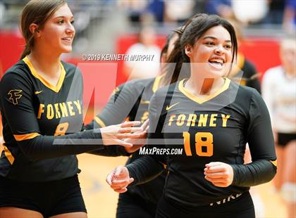 Thumbnail 2 in Midlothian vs Forney (UIL 5A Regional Quarterfinal) photogallery.