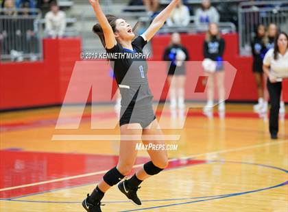 Thumbnail 2 in Midlothian vs Forney (UIL 5A Regional Quarterfinal) photogallery.