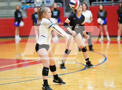 Thumbnail 2 in Midlothian vs Forney (UIL 5A Regional Quarterfinal) photogallery.