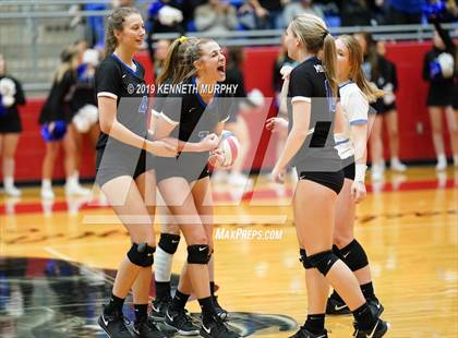 Thumbnail 1 in Midlothian vs Forney (UIL 5A Regional Quarterfinal) photogallery.