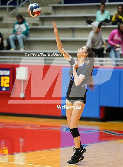 Thumbnail 1 in Midlothian vs Forney (UIL 5A Regional Quarterfinal) photogallery.