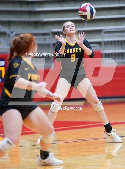 Thumbnail 3 in Midlothian vs Forney (UIL 5A Regional Quarterfinal) photogallery.