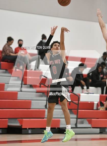 Thumbnail 1 in Sonora vs. South Gate (Rumble 4 Rosecrans) photogallery.