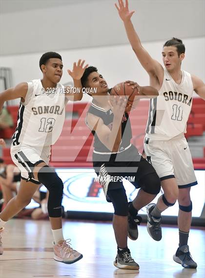 Thumbnail 3 in Sonora vs. South Gate (Rumble 4 Rosecrans) photogallery.