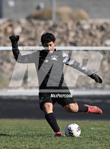 Thumbnail 2 in Hug vs. Coronado (NIAA 5A Championship) photogallery.