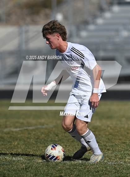 Thumbnail 2 in Hug vs. Coronado (NIAA 5A Championship) photogallery.