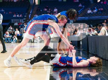 Thumbnail 2 in Sanderson vs New Hanover (NCHSAA 4A Regional Final) photogallery.