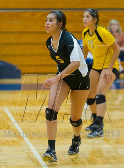Thumbnail 3 in Brennan vs. Boerne (NISD Volleyball Tournament) photogallery.