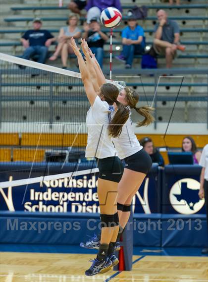 Thumbnail 3 in Brennan vs. Boerne (NISD Volleyball Tournament) photogallery.