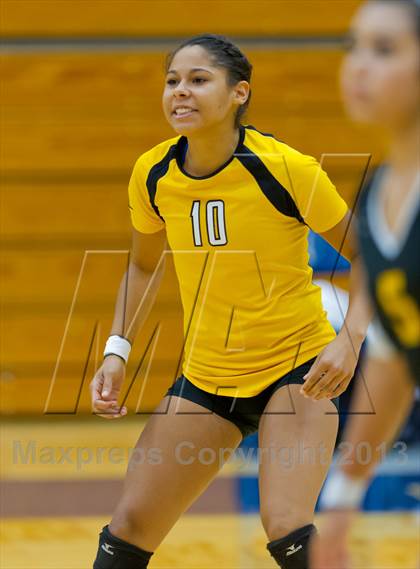 Thumbnail 2 in Brennan vs. Boerne (NISD Volleyball Tournament) photogallery.