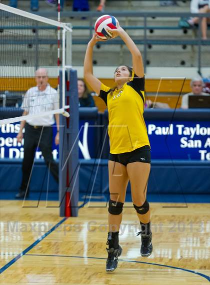Thumbnail 2 in Brennan vs. Boerne (NISD Volleyball Tournament) photogallery.