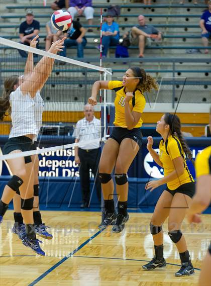 Thumbnail 3 in Brennan vs. Boerne (NISD Volleyball Tournament) photogallery.