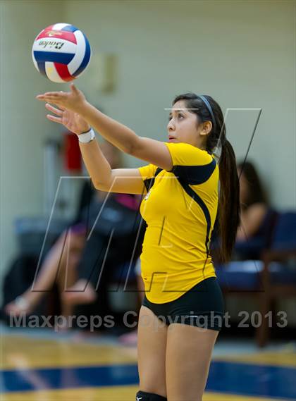 Thumbnail 3 in Brennan vs. Boerne (NISD Volleyball Tournament) photogallery.