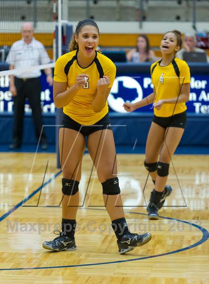 Thumbnail 3 in Brennan vs. Boerne (NISD Volleyball Tournament) photogallery.