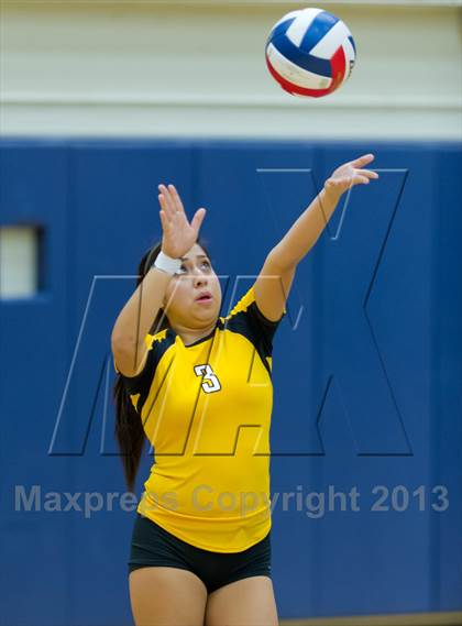 Thumbnail 3 in Brennan vs. Boerne (NISD Volleyball Tournament) photogallery.