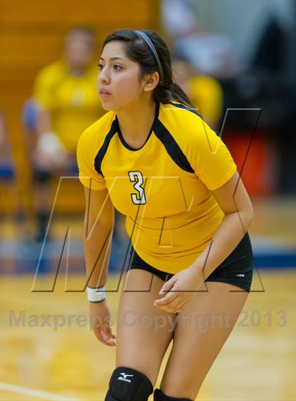 Thumbnail 2 in Brennan vs. Boerne (NISD Volleyball Tournament) photogallery.
