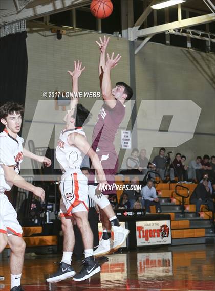 Thumbnail 1 in Harrison @ Mamaroneck photogallery.