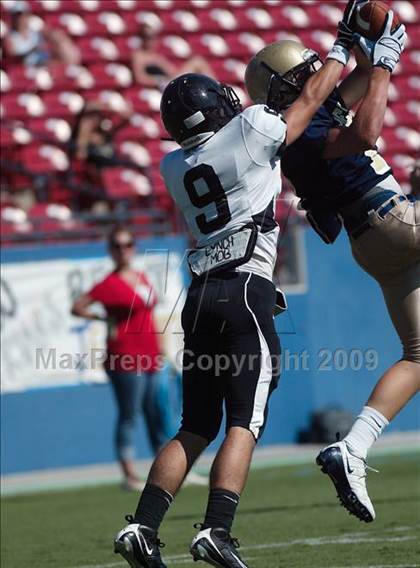Thumbnail 1 in Bishop Lynch vs. Dallas Jesuit (North Texas Classic) photogallery.