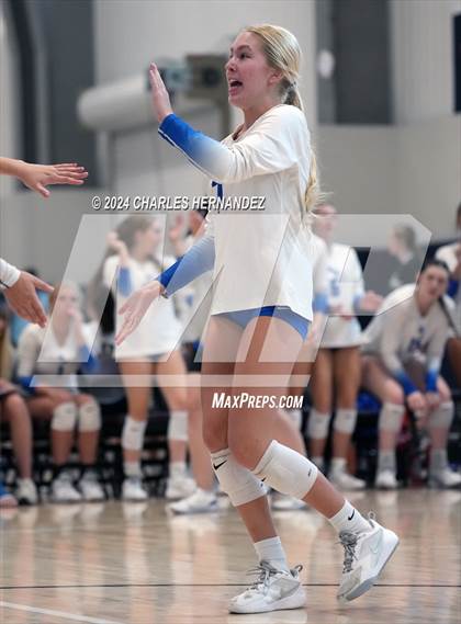 Thumbnail 2 in New Braunfels vs. Huntsville (Legends Invitational) photogallery.