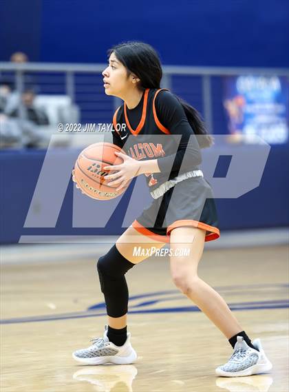 Thumbnail 2 in Haltom vs Wylie (Weatherford Raising Cane's Christmas Classic) photogallery.