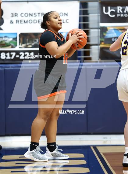 Thumbnail 2 in Haltom vs Wylie (Weatherford Raising Cane's Christmas Classic) photogallery.