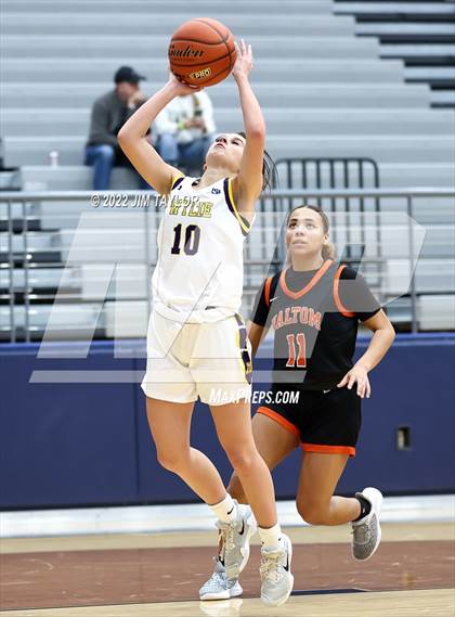Thumbnail 3 in Haltom vs Wylie (Weatherford Raising Cane's Christmas Classic) photogallery.