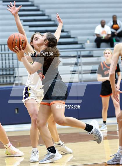 Thumbnail 1 in Haltom vs Wylie (Weatherford Raising Cane's Christmas Classic) photogallery.