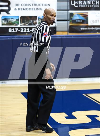 Thumbnail 2 in Haltom vs Wylie (Weatherford Raising Cane's Christmas Classic) photogallery.