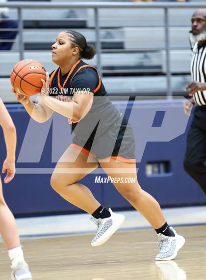 Thumbnail 2 in Haltom vs Wylie (Weatherford Raising Cane's Christmas Classic) photogallery.