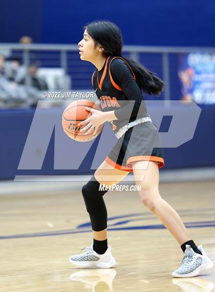 Thumbnail 3 in Haltom vs Wylie (Weatherford Raising Cane's Christmas Classic) photogallery.