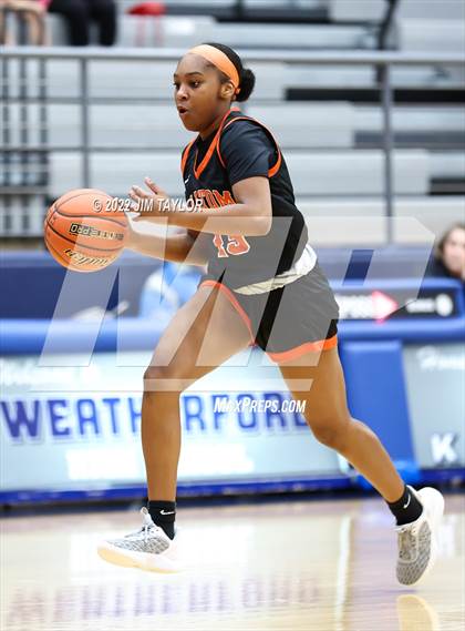 Thumbnail 2 in Haltom vs Wylie (Weatherford Raising Cane's Christmas Classic) photogallery.