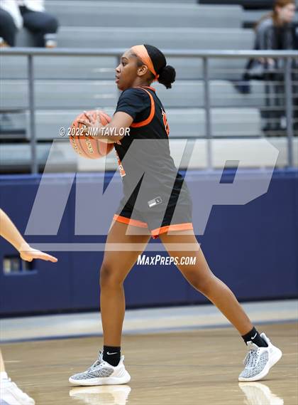 Thumbnail 2 in Haltom vs Wylie (Weatherford Raising Cane's Christmas Classic) photogallery.