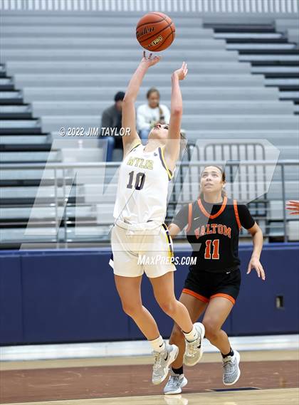 Thumbnail 1 in Haltom vs Wylie (Weatherford Raising Cane's Christmas Classic) photogallery.