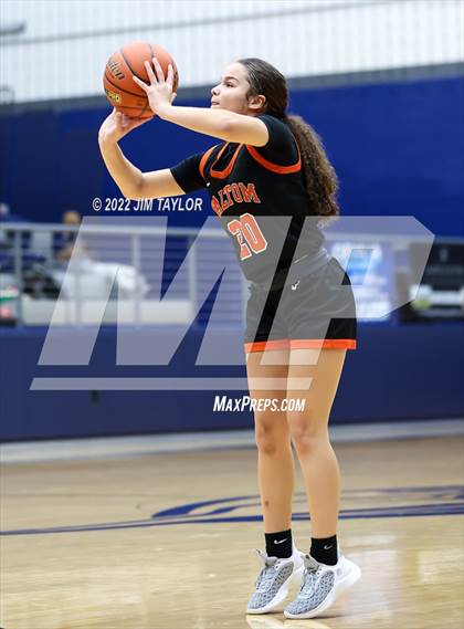 Thumbnail 2 in Haltom vs Wylie (Weatherford Raising Cane's Christmas Classic) photogallery.