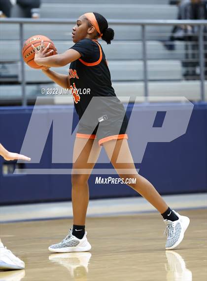 Thumbnail 3 in Haltom vs Wylie (Weatherford Raising Cane's Christmas Classic) photogallery.