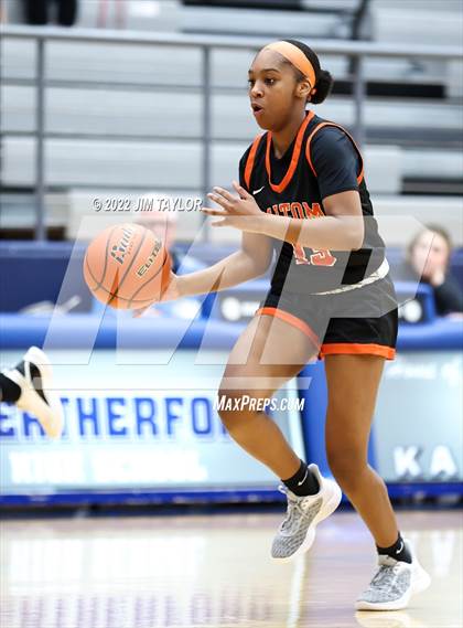 Thumbnail 1 in Haltom vs Wylie (Weatherford Raising Cane's Christmas Classic) photogallery.