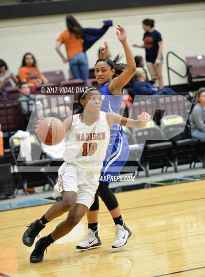 Thumbnail 3 in Madison vs. MacArthur photogallery.