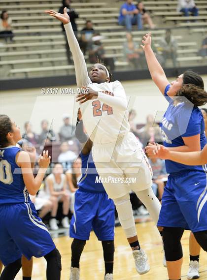 Thumbnail 2 in Madison vs. MacArthur photogallery.