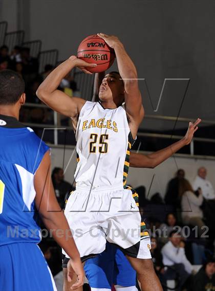 Thumbnail 2 in Grant vs. Eisenhower (St. Hope Elite Hoops Classic) photogallery.